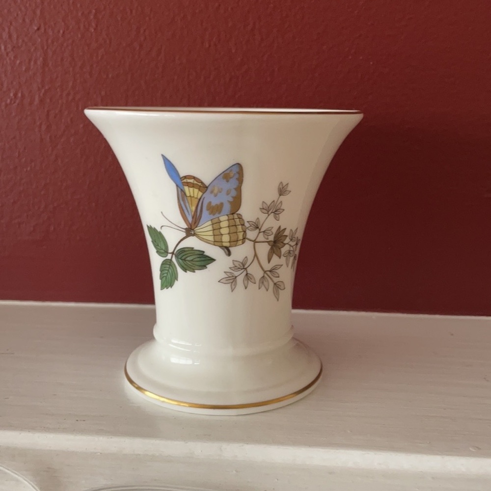 Wedgewood fine-bone china vase